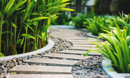 Natürliche Eleganz im Garten: Die vielseitigen Vorteile von Bruchsteinplatten